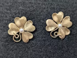 Fisher & Co 14K Gold and Pearl Clover Leaf Design Screw Back Earrings 4.59grams - Picture 1 of 9