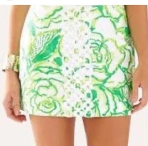 Damen Lilly Pulitzer grün weiß Blumen Tate Herzbrecher Minirock Größe 0 - Bild 1 von 5