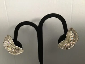 Vintage Signed BSK Clip-On Silver Tone Texture Pink Rhinestones Earrings - Picture 1 of 8