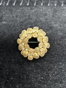 Broche prendedor vintage raro Miriam Haskell tono dorado con perla - Imagen 1 de 5