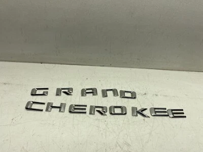 2014-2016 JEEP GRAND CHEROKEE ПРАВОЙ ПЕРЕДНЕЙ ДВЕРИ БУКВЫ ХРОМ ЭМБЛЕМА ЗНАЧОК - Изображение 1 из 4