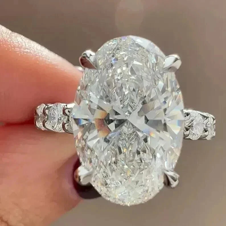 Anel de casamento folheado a ouro branco 14K com diamante cultivado em laboratório corte oval 4,60 quilates - Imagem 1 de 4