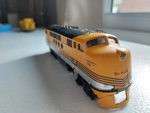 HO Scale Rio Grande "F" cab with two B units. Plus caboose - Picture 1 of 17