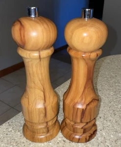 "Juego de 2 molinos de sal y pimienta Williams Sonoma - madera de olivo hecha en Italia 7 5/8""" - Imagen 1 de 4