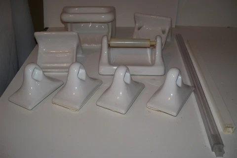 Vtg. White Porcelain Wall Mounted Soap Dish-Sink & Tub,Toothbrush,Towel, TP-6 pc Cover