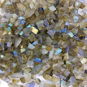 50 gms Chips Labradorite naturale sfaccettati non tagliati non lucidati taglia 5-7 mm #8342 - Foto 1 di 10