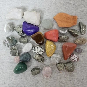 Piedras preciosas sueltas para hacer joyas rocas para envolver alambre lote de 30 joyas pulidas - Imagen 1 de 7