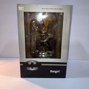 Estatua de Batgirl por Jim Lee DC Comics Crónica Coleccionables Batman GameStop NUEVO - Imagen 1 de 4