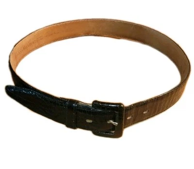 CINTO DE COURO EM RELEVO PELE DE COBRA PRETA BANANA REPUBLIC, FEMININO 32 FABRICADO NA ITÁLIA  - Imagem 1 de 4