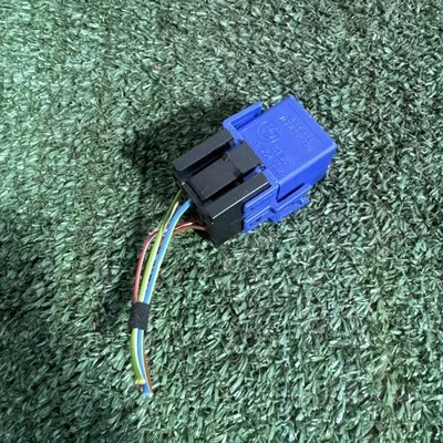 BMW 325i 330XI E46 2001-2005 - Relé 8364582 OEM Foto 1 de 4