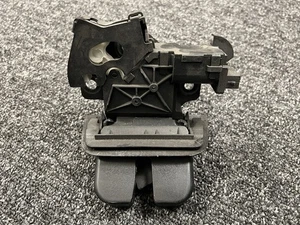 Audi Q7 A3 A4 S4 A6 TT Rear Trunk Release Lock Latch Actuator 8P4827505B OEM - Foto 1 di 3