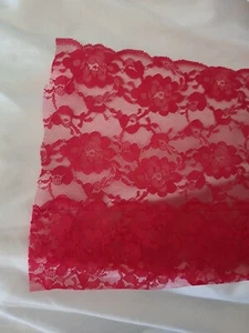 Pizzo 8 1/2" largo, pizzo rosa rosa con bordo capesante e bordo dritto, 24 iarde - Foto 1 di 13