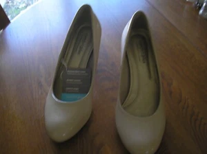 Comfort Plus by Predictions round Toe Beige Pumps Heels Size 6-1/2 W - Picture 1 of 4