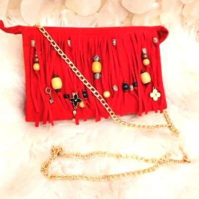 Bolsa tiracolo vermelha com franjas BOÊMIA corrente de ouro com miçangas berloque flor cigana hippie - Imagem 1 de 4