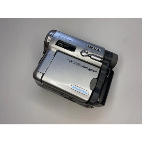 Sony Digital Handycam DCR-TRV33 Carl Zeiss Vario-Sonnar Silver For parts JAPAN - Image 1 of 4