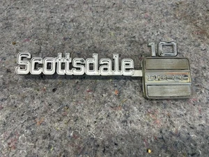 Emblème d'aile de camion chromé Chevrolet Scottsdale 10 DIESEL 1973-1980 OEM - Photo 1/10