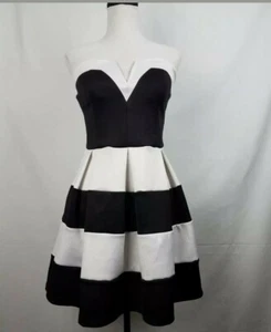 Charlotte Russe trägerloses Kleid mit Herzausschnitt gestreift Gr. Medium - Bild 1 von 5