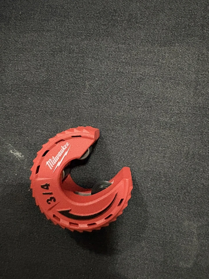 Milwaukee 3/4 in. Close Quarters Tubing Cutter, 48-22-4261 - Image 1 of 1