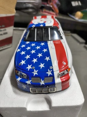 Team Caliber Preferred 1: 24 比例星条旗 Kenny Schrader 2001 年复制品  — 第 1/4 张图片