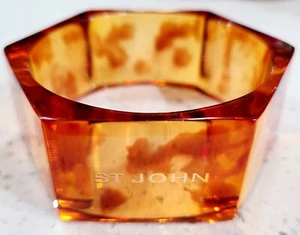 St. John Lucite Hexagon Tortoise Bangle Bracelet  2½" Signed  - Picture 1 of 5