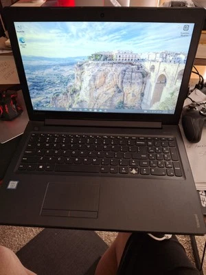 Lenovo IdeaPad 310 15,6" Foto 1 de 3
