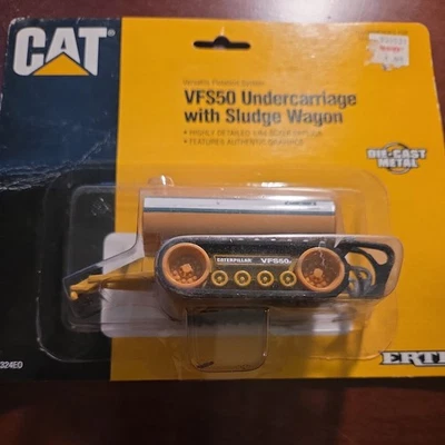 Ertl CAT VFS50 tren de rodaje con vagón de lodos fundido a presión escala 1/64 réplica Foto 1 de 2