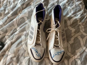Chris Mihim signed shoes la lakers - Picture 1 of 2