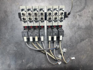 Numatics 225-479A Pnumatikventile (je 7) und Krümmer #1 - Bild 1 von 3