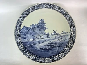 Plato grande vintage Delft Boch azul y blanco con escena de cabaña y molino de viento - Imagen 1 de 7