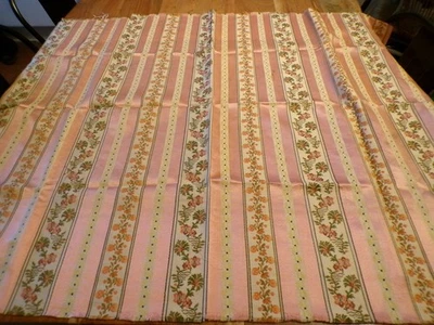 Piece de tissu brocard damas  décors floraux ( ref 1 ) - Photo 1/4