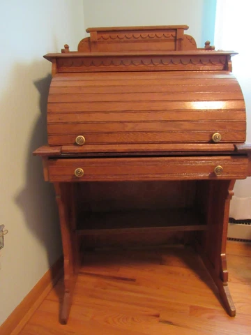 Antique Vintage Wooden Child's Roll Top Desk in Good Working Condition Cover