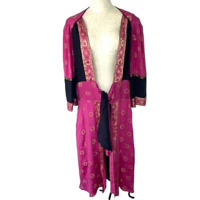 Espanador de Arte Scarlet Poppy Feminino Tamanho Grande Gravata de Seda Frente Rosa Preto Forrado Mod - Imagem 1 de 4