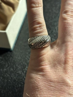 JAI By John Hardy Sterling Silver Wide Box Chain Hammered Band Ring Size 7.5 - Image 1 of 2