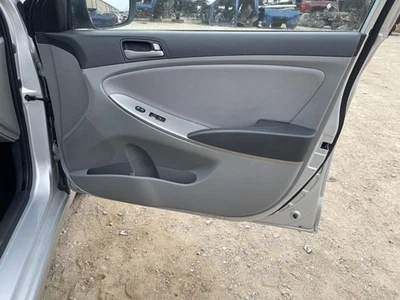 Hyundai Accent 2016 panel de moldura de puerta delantera 973038 Foto 1 de 4