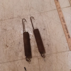 Par de resortes de capó Chevrolet pasajero piezas de colección OEM 1949 1950 1951 1952 - Imagen 1 de 2