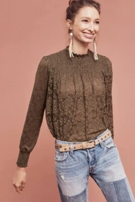 Nuevo con etiquetas Top Deletta Amanna Cuello Simulado Encaje Calado Pequeño Musgo Verde Anthropologie Foto 1 de 4