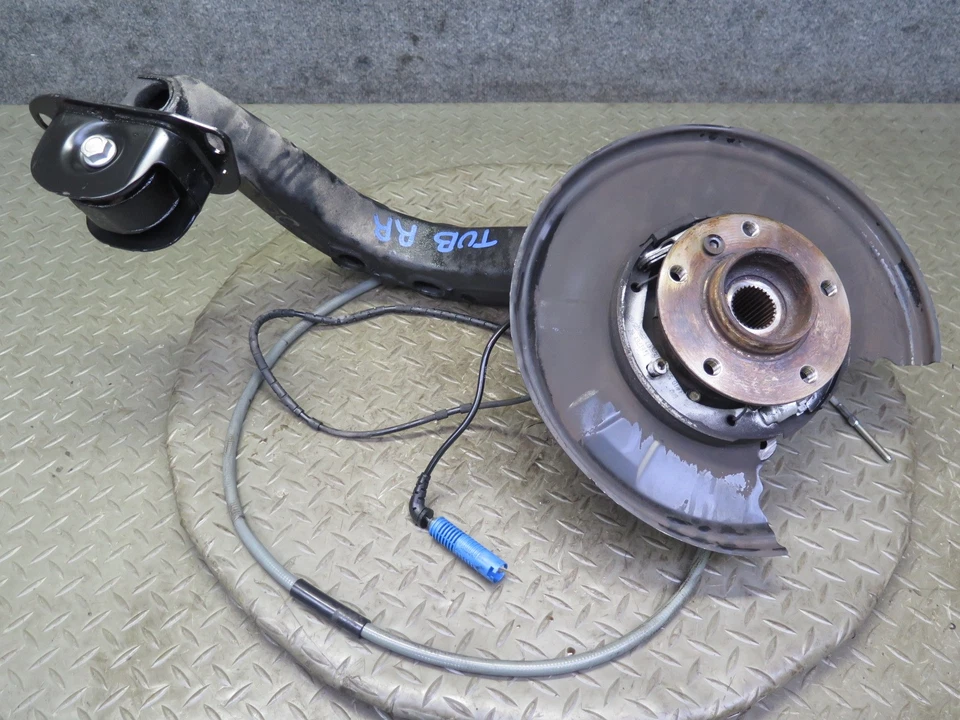 01-06 BMW E46 330i 330Ci tracción trasera nudillo derecho rueda buje brazo de arrastre OEM Foto 1 de 4