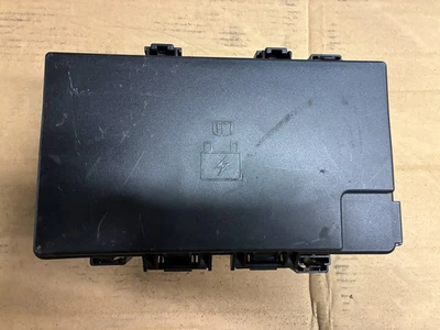 mopar FUSE RELAY JUNCTION POWER DISTRIBUTION BOX MODULE with fuses - Image 1 of 3
