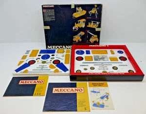 Vintage Meccano Parts 5 Model Kit With Instructions In Box Wheels Plates Bolts - Picture 1 of 6