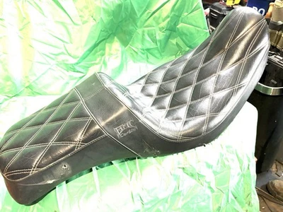 Asiento de jugador Corbin BMC HD-FXD-6-W, para Harley Davidson Dyna Wide/Superglide Foto 1 de 4