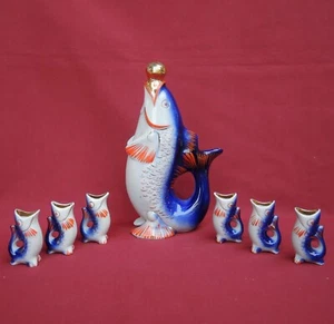 Antiguo JUEGO DE 6 VASOS DE CHUPITO DE VODKA JARAFE URSS forma ucraniana/PEZ/PORCELANA 1950 - Imagen 1 de 10