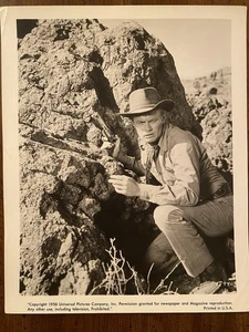 Foto autografiada firmada por Richard Widmark con certificado de autenticidad The Last Wagon Two Rode Together - Imagen 1 de 4