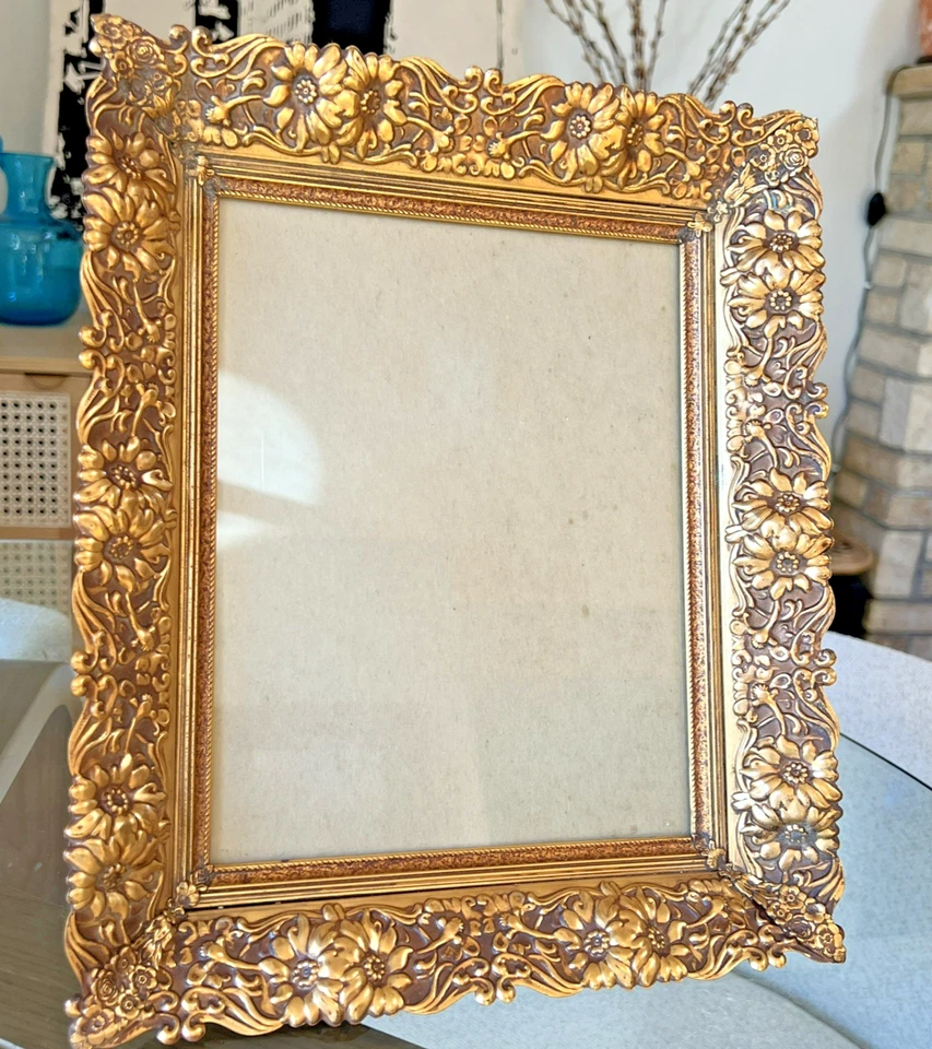 Marco de fotos de latón rococó Hollywood Regency Ormolu años 50 estilo italiano 8 x 10 Foto 1 de 4