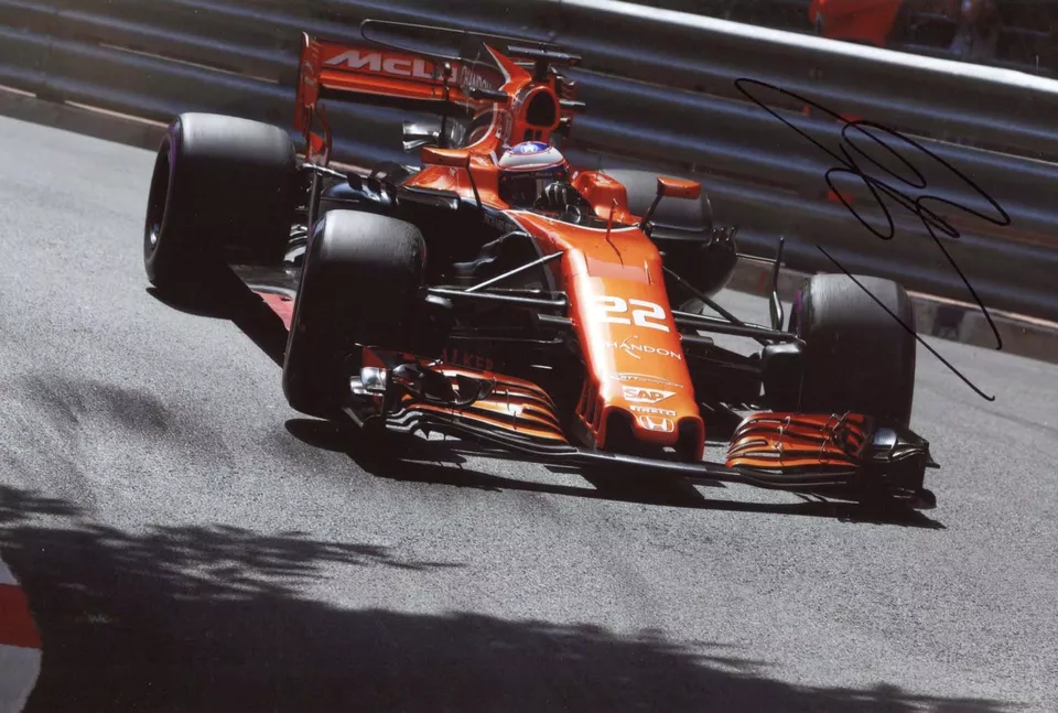 Jenson Button FORMULA ONE McLaren 2017 autograph, IP signed photo - Image 1 of 1