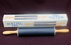 Non-Stick Metal ROLLING PIN ~ Black w Wood Handles ~ 10" Body x 2¼" Dia. ~ Vtg - Picture 1 of 4