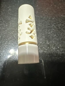 Nuevo en caja lápiz labial vintage de encaje de moda Avon años 70 .13 oz Peachfrost - Imagen 1 de 5