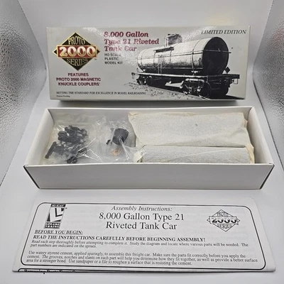 Life-Like HO Scale Proto 2000: 8,000 Gallon Tank Car Series #21282 Shell #1409 - Image 1 of 4