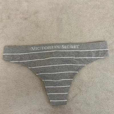 Nuevo con etiquetas Victoria's Secret Mujer XS Tanga Sin Costuras Panty Gris Rayas ¡NUEVO!  Foto 1 de 4