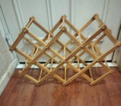 Folding wooden bottle rack holds 10 bottles - Image 1 of 3