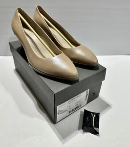 New Ecco Shape 45 Pointy Sleek Pump Leather 2" Heel Powder Silver Metallic Sz 41 - Picture 1 of 8
